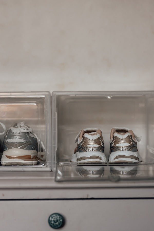 Sneakerbox / skokasse med drop down låg - klar plast - Lukaki.dkSneakerbox / skokasse med drop down låg - klar plast