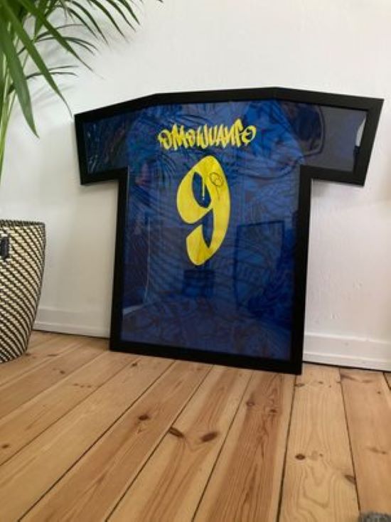 T-shirt ramme (2 størrelser) - Lukaki.dk