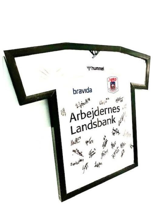 T-shirt ramme (2 størrelser) - Lukaki.dk