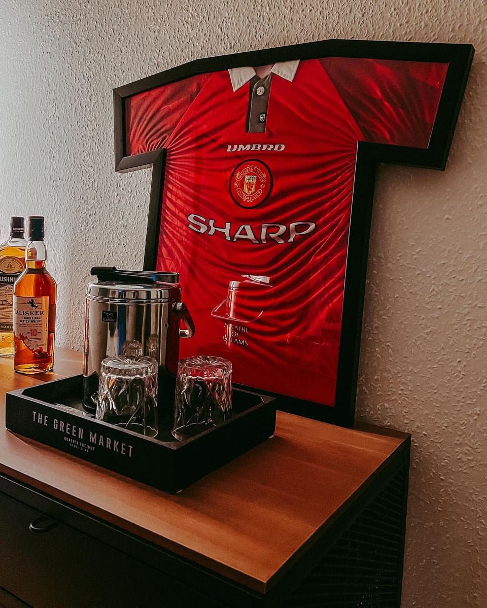 UMBRA T-shirt ramme med Manchester United fodboldtrøje indrammet