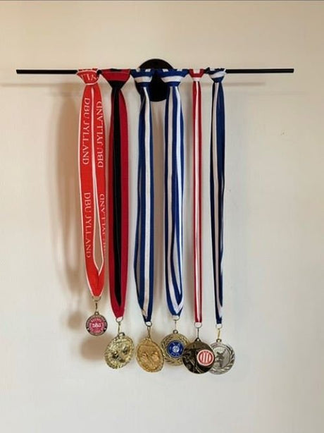 2 Boldholdere + 1 Medaljeholder til væg - sort stål - Lukaki.dk