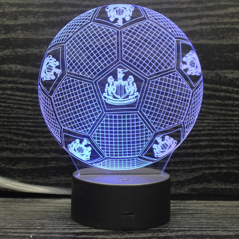 Newcastle 3D Fodbold lampe -  Lyser i 7 farver