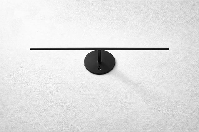 Medaljeholder til væg i sort stål – 40 cm | Inkl. sorte skruer - Lukaki.dk