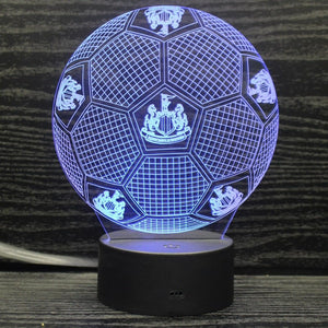 Newcastle 3D Fodbold lampe - Lyser i 7 farver - Lukaki.dkNewcastle 3D Fodbold lampe - Lyser i 7 farver