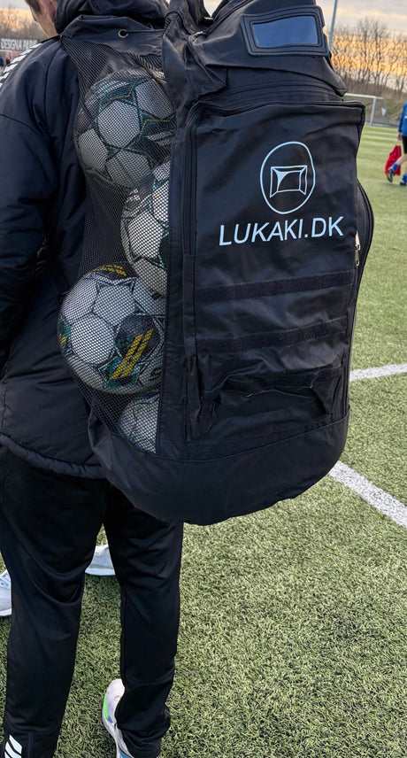 Boldsæk 18–20 bolde – Rygsæk med skulderstropper, ekstra rum, navnelomme & karabinhage - Lukaki.dkBoldsæk 18–20 bolde – Rygsæk med skulderstropper, ekstra rum, navnelomme & karabinhage